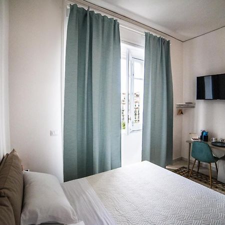 Il Miracolo Di San Gennaro Hotel เนเปิลส์ ภายนอก รูปภาพ
