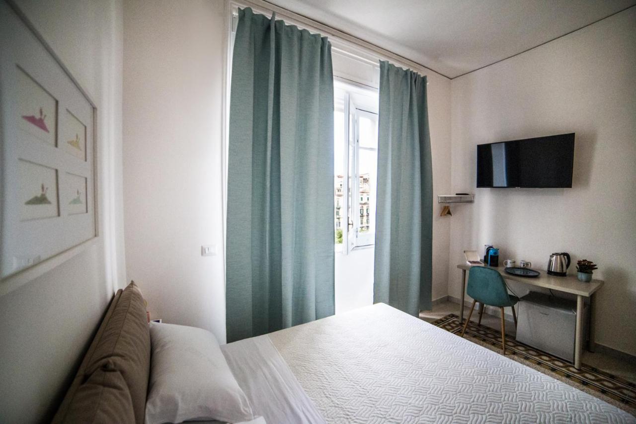 Il Miracolo Di San Gennaro Hotel เนเปิลส์ ภายนอก รูปภาพ
